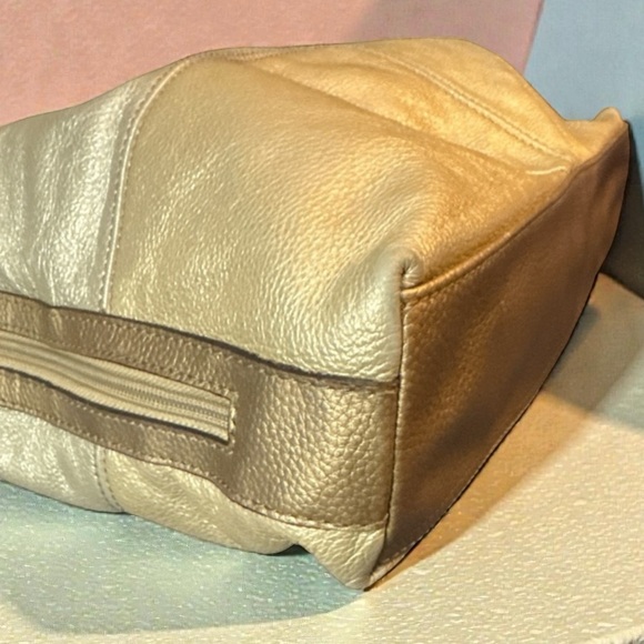 Tignanello Italian Leather Hobo Bag Tan Cream Pebbled Leather Shoulder Tote Bag - Picture 9 of 10